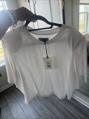 KBB by Kahlana Strong Shoulder Tee Sz L NWT